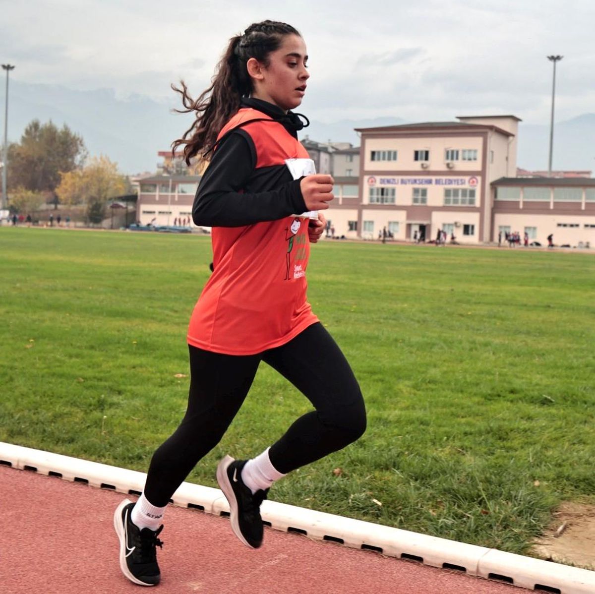 Kros yarışlarında il birincisi olan öğrenciler ödüllendirildi
