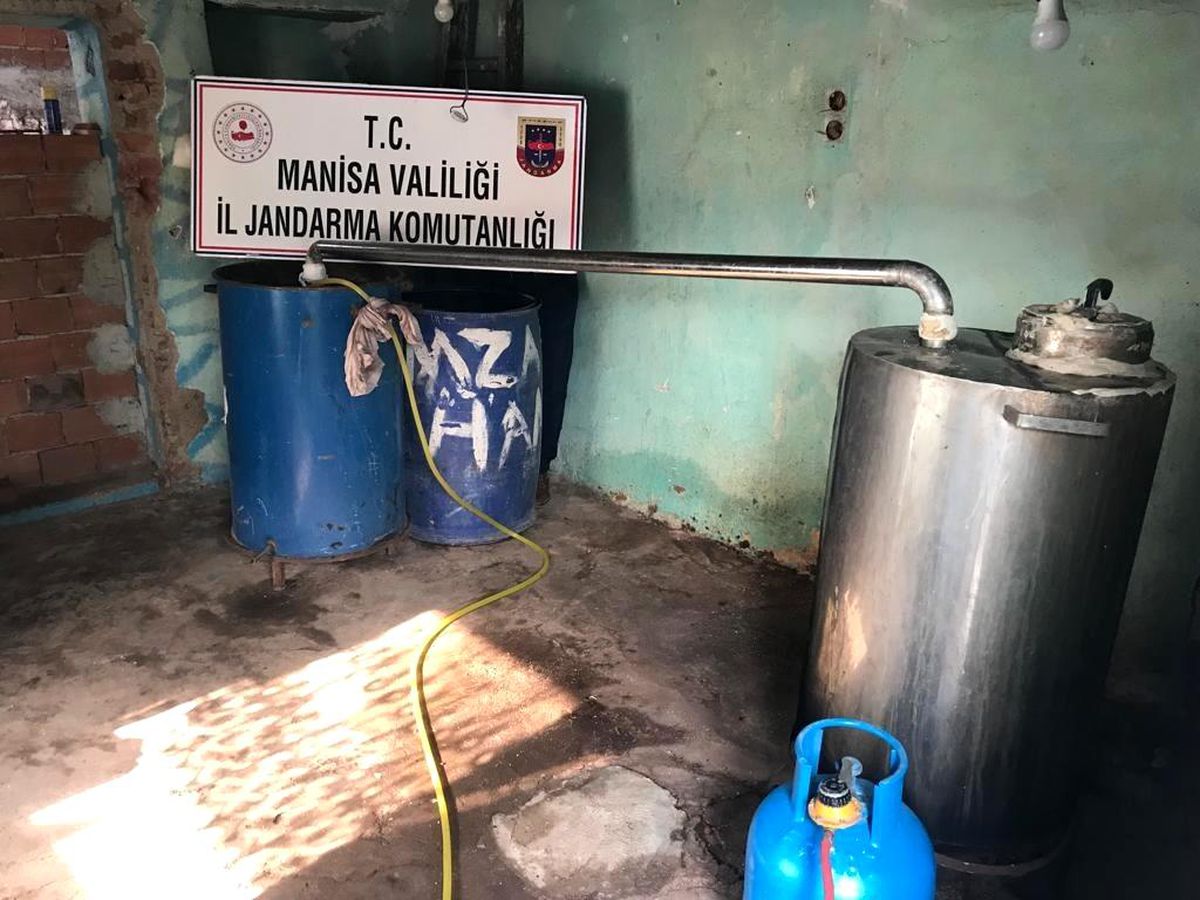 Manisa\'da 97 litre sahte rakı ele geçirildi