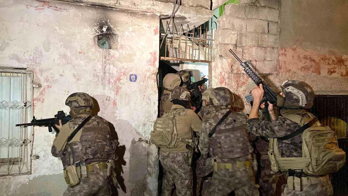 Mersin\'de YPG\'ye gece operasyonu
