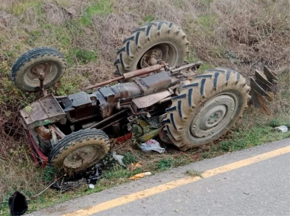 Sakarya\'da devrilen traktörün altında kalan sürücü öldü