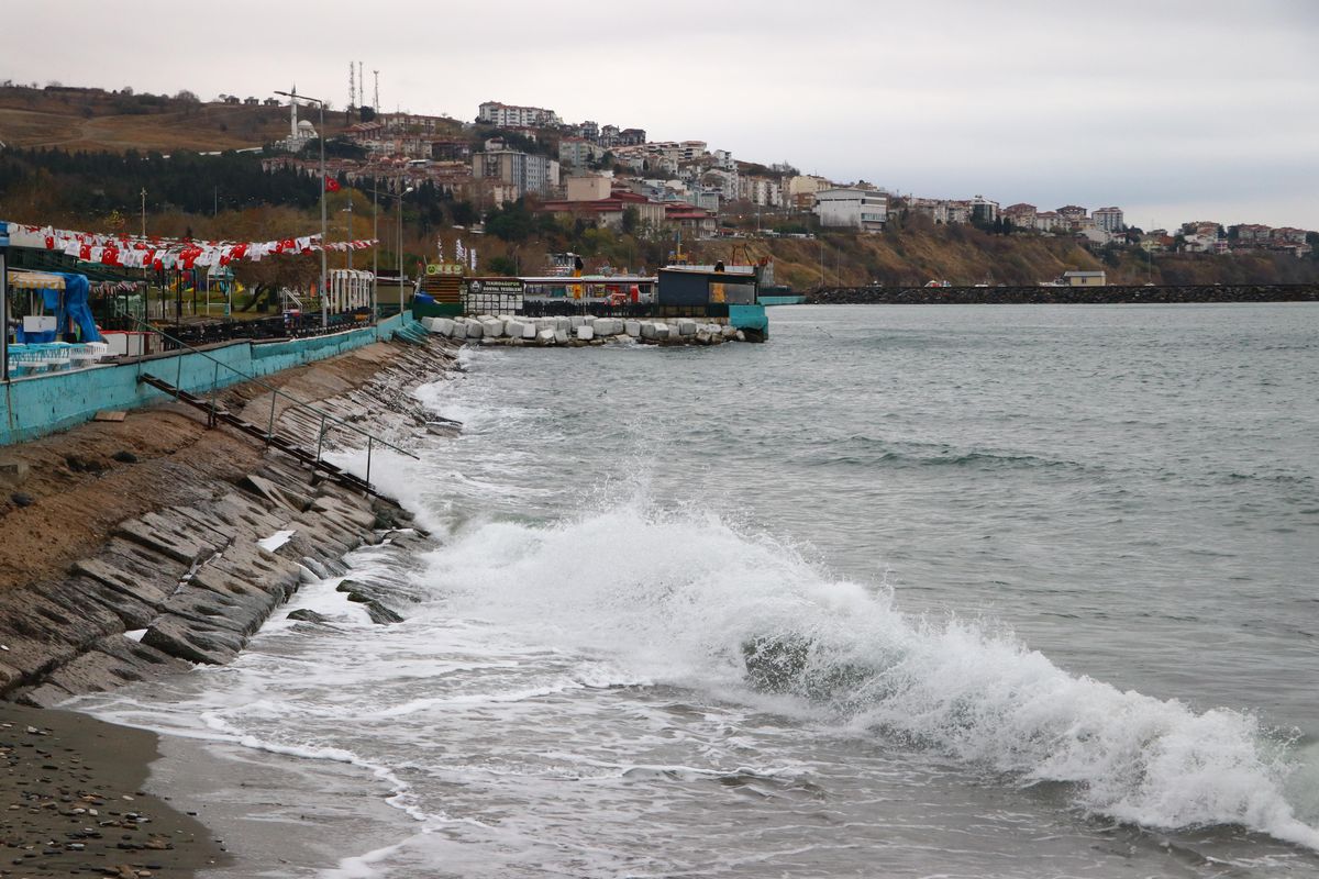 Tekirdağ\'da poyraz deniz ulaşımını olumsuz etkiliyor