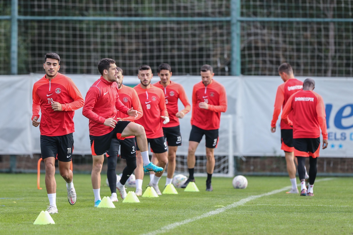 Ümraniyespor, hazırlıklarını Antalya\'da sürdürdü