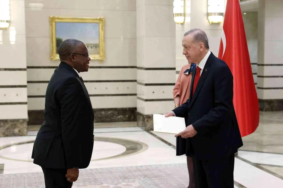 Zambiya Büyükelçisi Sikazwe, Cumhurbaşkanı Erdoğan\'a güven mektubu sundu