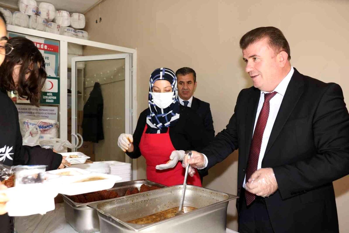 Adıyaman\'da günlük 20 bin öğrenciye ücretsiz yemek veriliyor