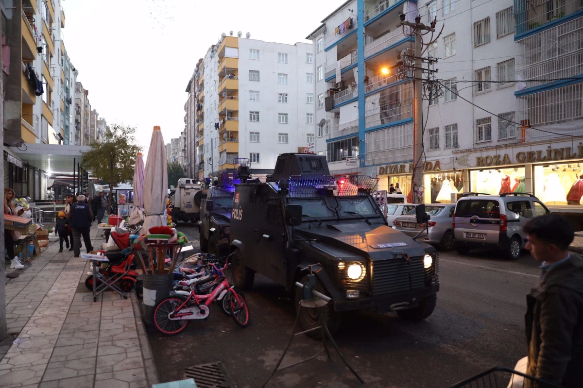 Diyarbakır\'da iki aile arasında çıkan bıçaklı kavgada 4 kişi yaralandı