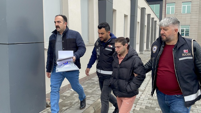 Bir sahte doktor vakası da Erzican'dan! Ambulansla hasta naklederken yakalandı Bir sahte doktor vakası da Erzican'dan! Ambulansla hasta naklederken yakalandı