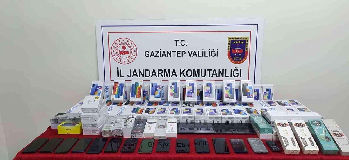 Gaziantep\'te 1,5 milyon liralık kaçak teknolojik ürün ele geçirildi