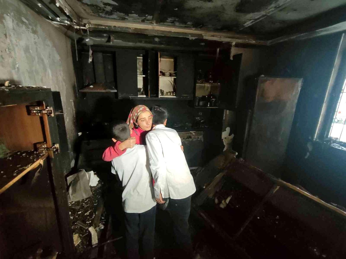 İşe giden anne, dönüşte evini yanmış halde buldu