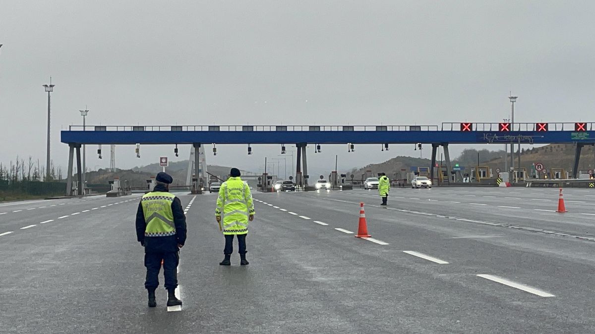 İstanbul\'da jandarma "kış lastiği" denetimi yaptı