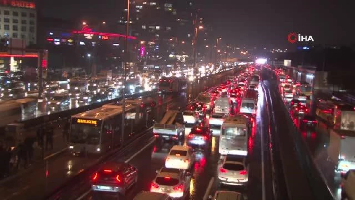 İstanbul\'da trafik yoğunluğu yüzde 90\'a çıktı
