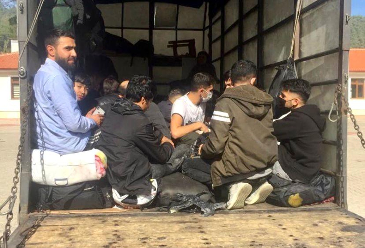 Jandarma Muğla\'da Kasım ayında 887 düzensiz göçmen yakaladı
