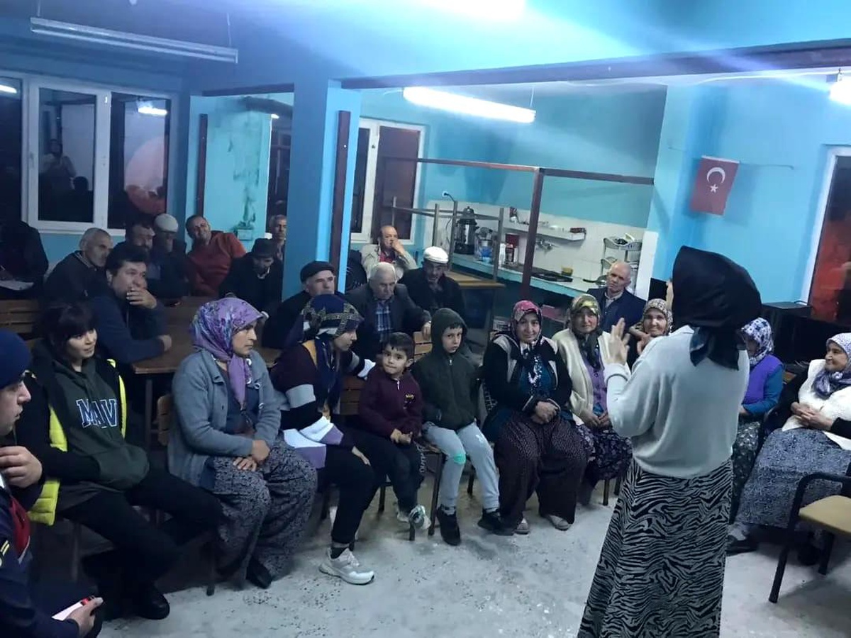 Karacasu\'da vatandaşlar \'teknoloji bağımlığı\' konusunda bilgilendirildi