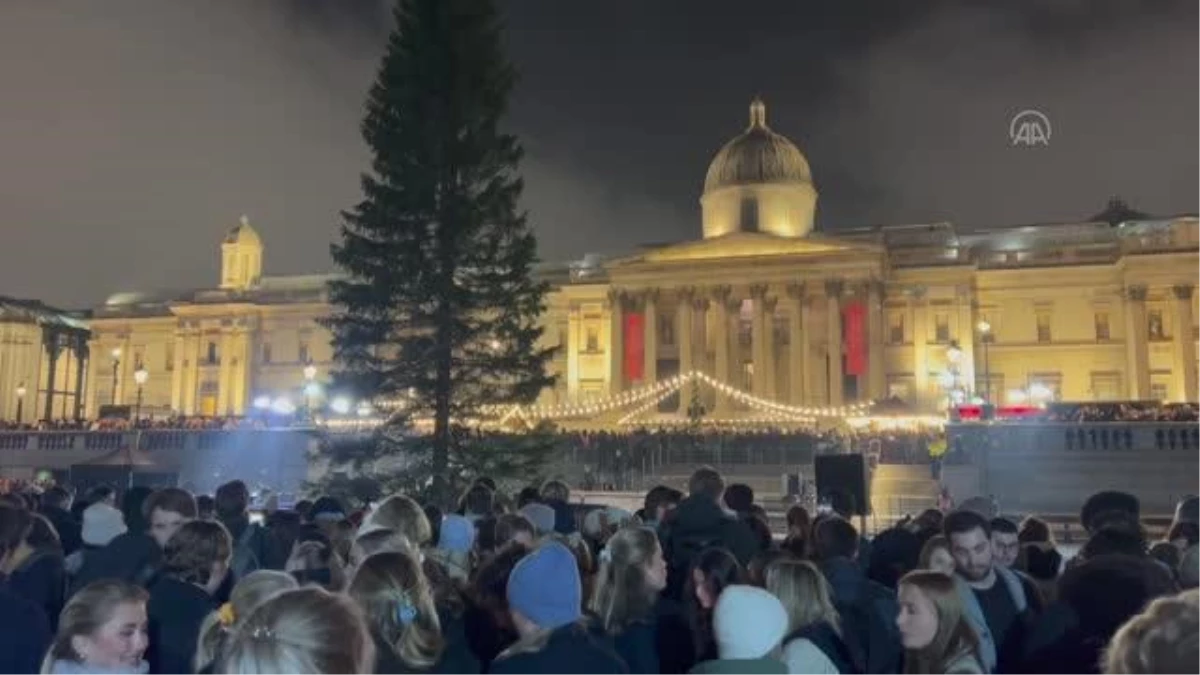 Londra\'da enerji krizinin gölgesinde Noel ağacının ışıkları yakıldı