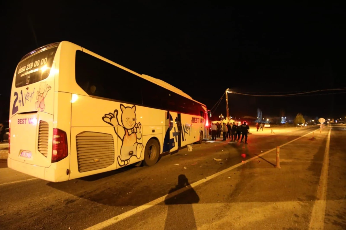Malatya\'da yolcu otobüsüyle otomobilin çarpışması sonucu 1 kişi öldü