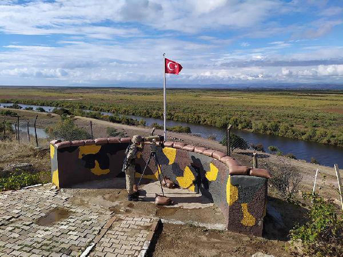 Yasa dışı yollarla Yunanistan\'a geçmeye çalışan 4\'ü FETÖ üyesi 5 kişi yakalandı