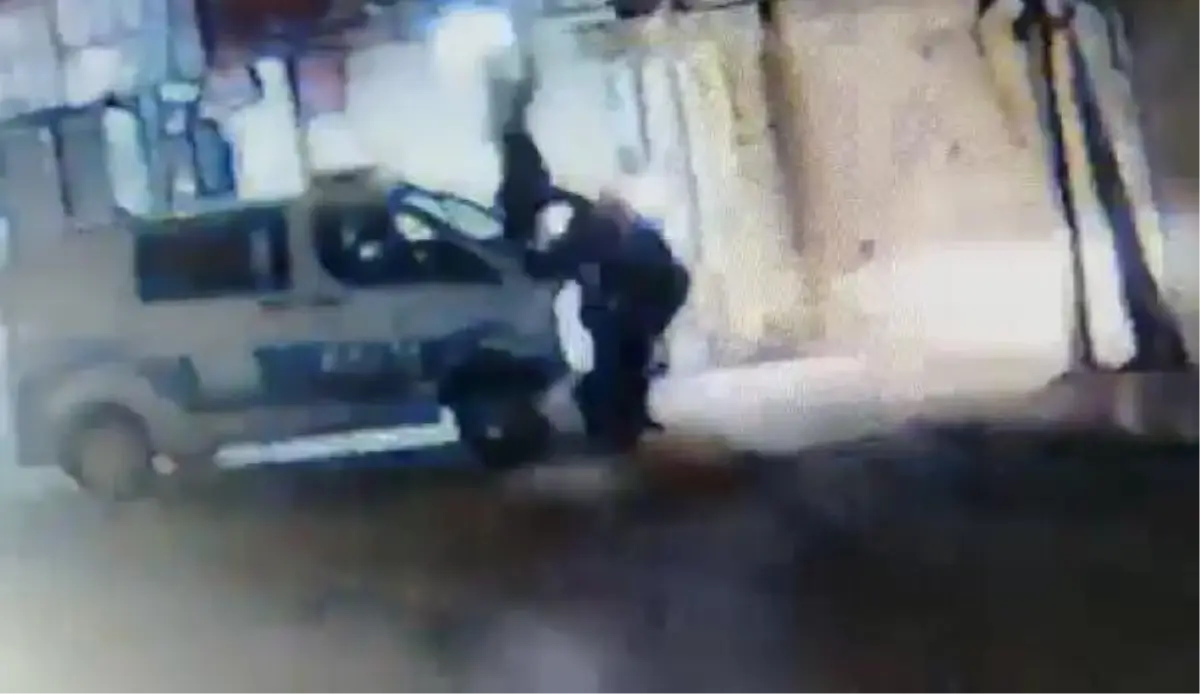 POLİS MİNİBÜSÜ İLE MOTOSİKLETİN ÇARPIŞTIĞI KAZA KAMERADA