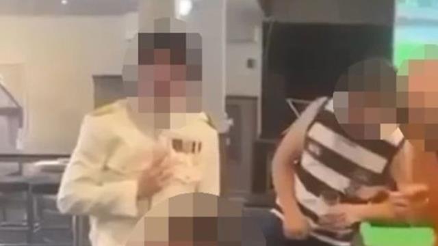 Rusya'da infial yaratan video! İki futbol oyuncusu soyunma odasında cinsel yakınlaşma yaşadı Rusya'da infial yaratan video! İki futbol oyuncusu soyunma odasında cinsel yakınlaşma yaşadı