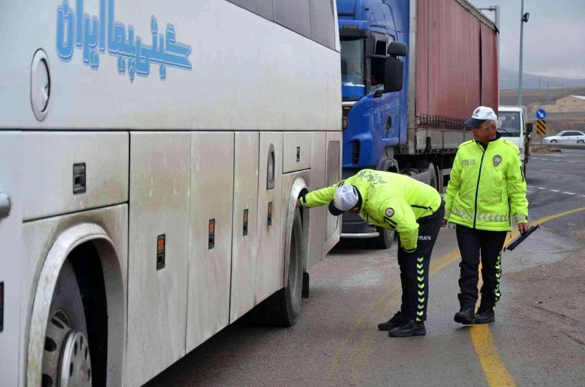 Tercan\'da zorunlu kış lastiği uygulaması yapıldı