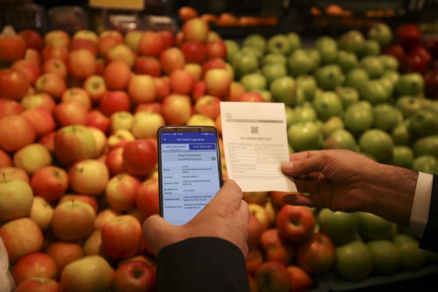 Ticaret Bakanlığı marketlerde 'fahiş fiyat' denetimi yaptı Ticaret Bakanlığı marketlerde 'fahiş fiyat' denetimi yaptı