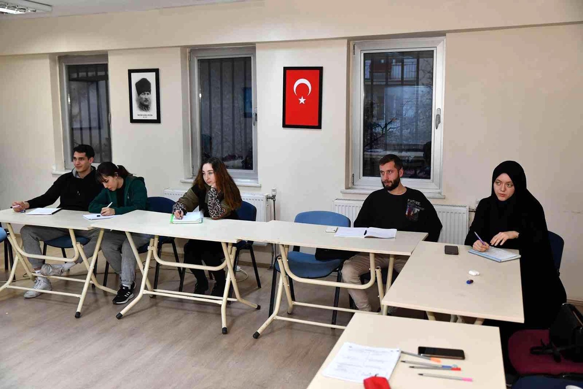Üniversite hazırlık öğrencilerine destek