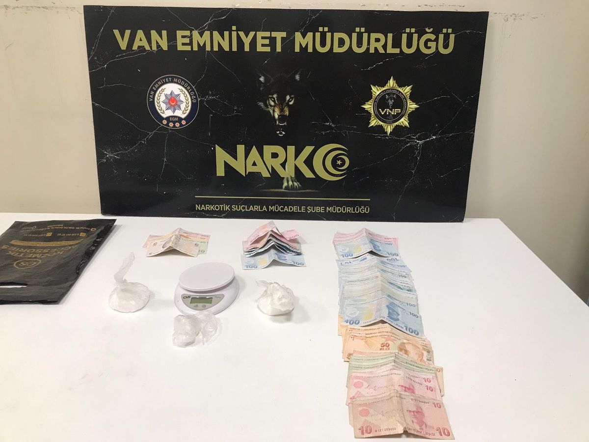 Van\'da "torbacı" operasyonlarında 33 şüpheli gözaltına alındı