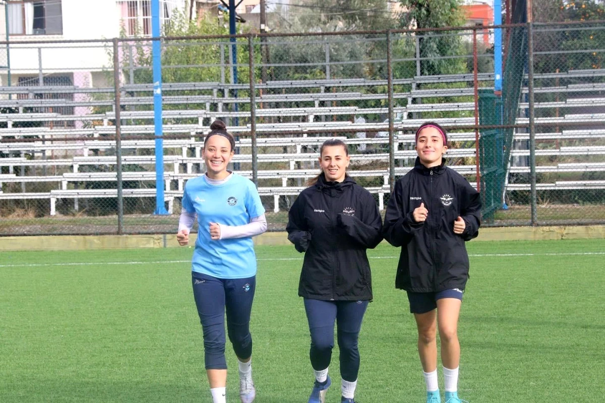 Adana Demirspor Kadın Futbol Kulübü\'nde Antalyaspor maçı hazırlıkları