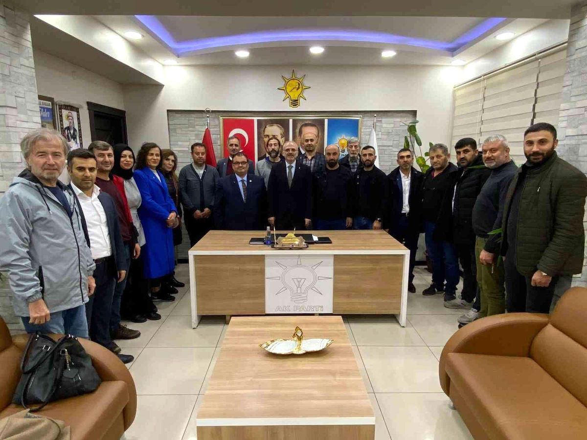 AK Parti Efeler\'e 208 yeni üye katıldı