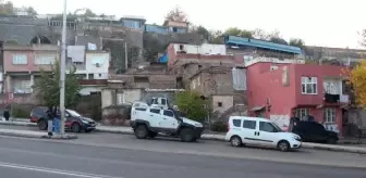 Aracında bulunup hayvanat bahçesine konulan maymunu kaçırdı