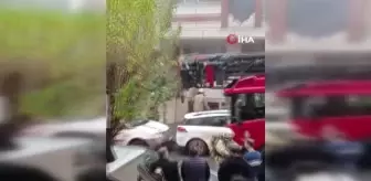 Bayrampaşa'da evde yangın: Evde kalan muhabbet kuşlarını ekipler kurtardı