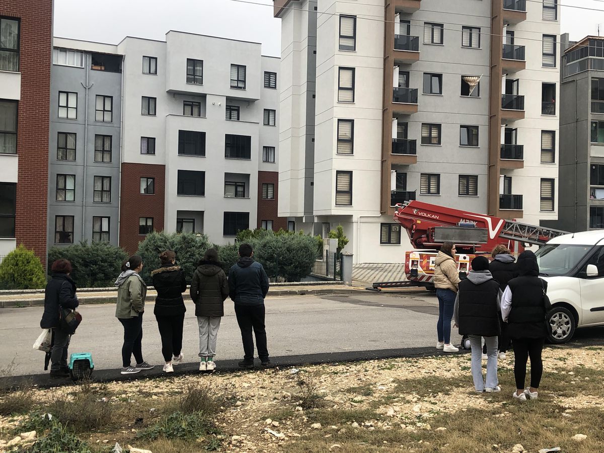 Bursa\'da gaz sızıntısı şüphesiyle 3 apartman tahliye edildi