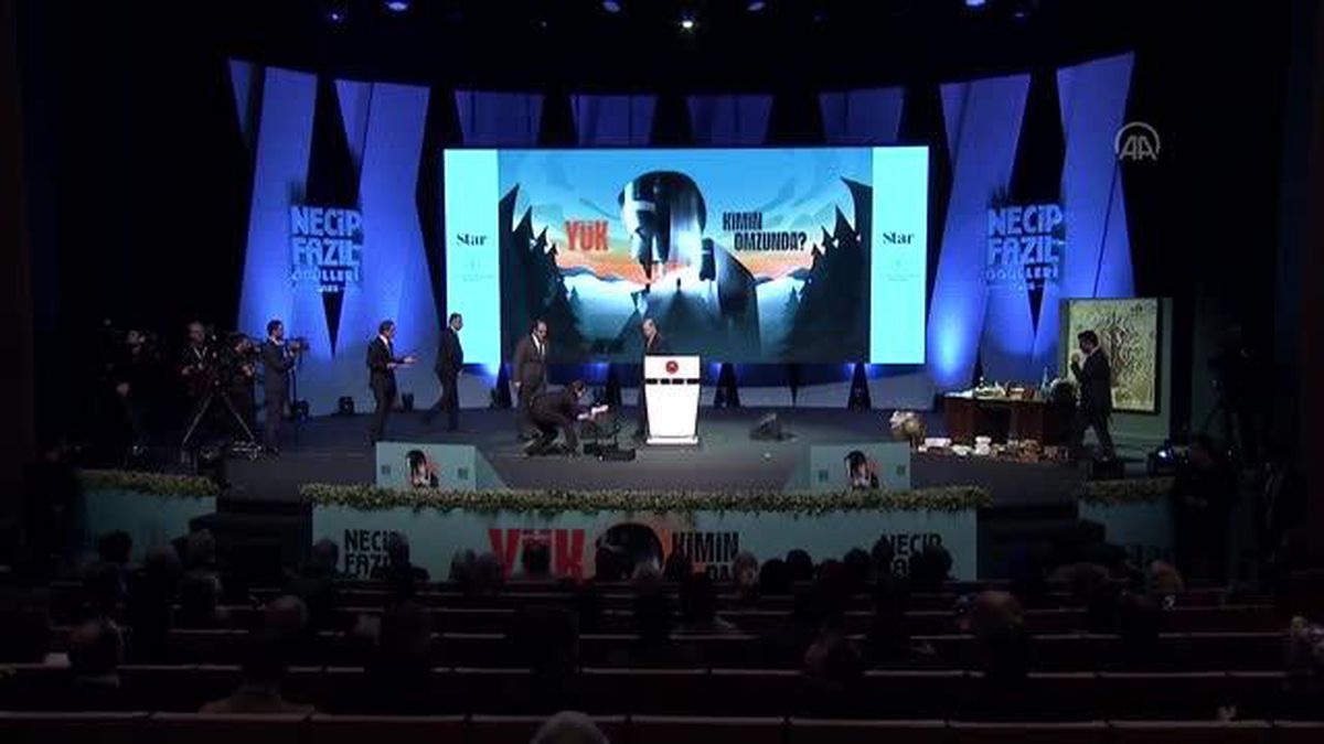 Cumhurbaşkanı Erdoğan, Necip Fazıl Ödülleri programına katıldı