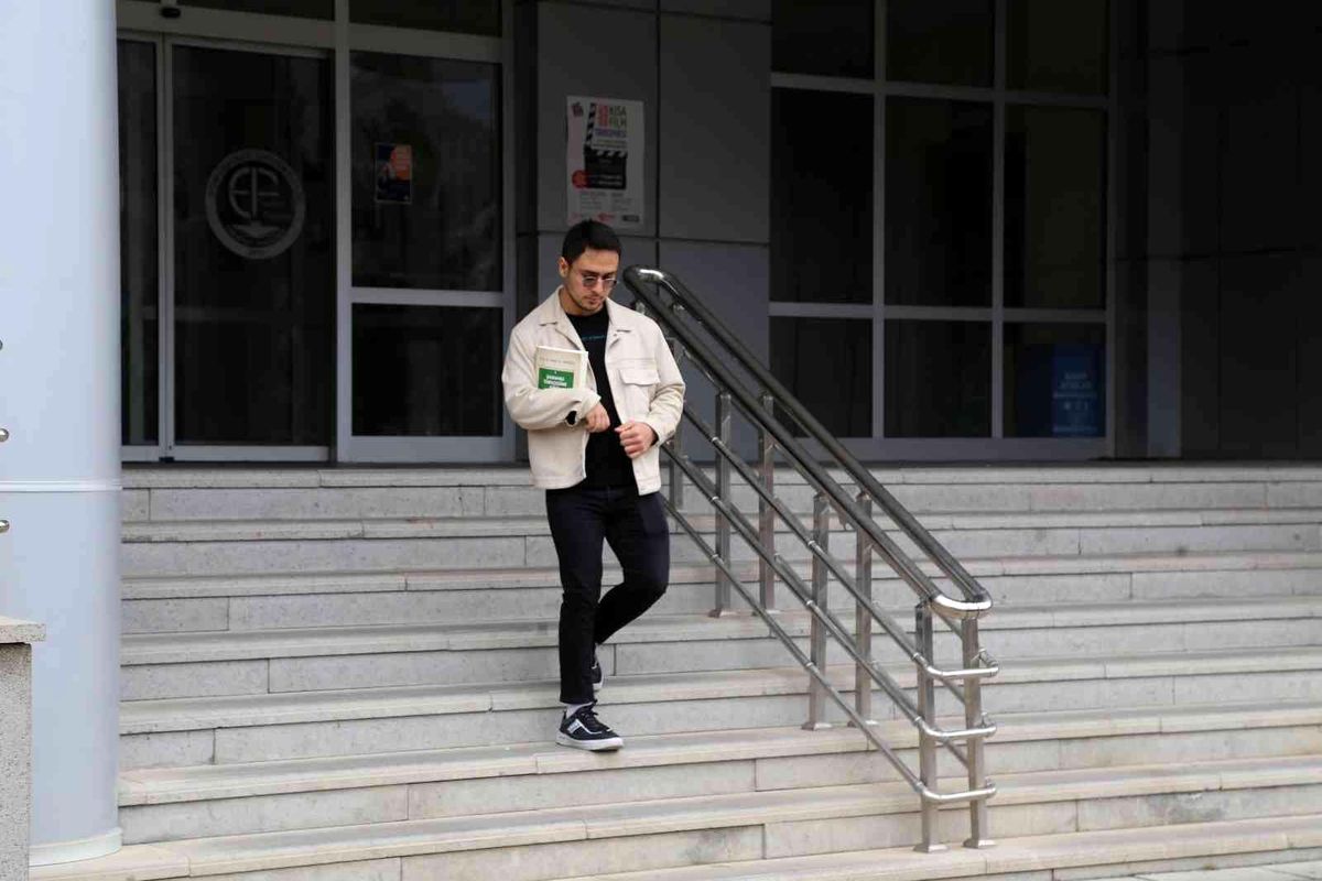 Engelli gencin azmi yaşıtlarına örnek oluyor