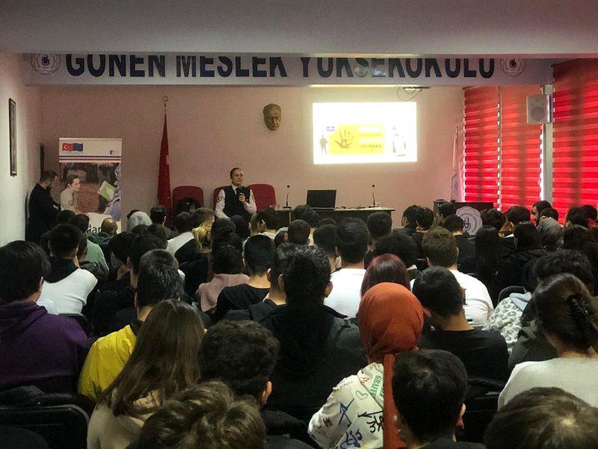 Gönen\'de "Aile İçi ve Kadına Yönelik Şiddetle Mücadele" eğitimi verildi