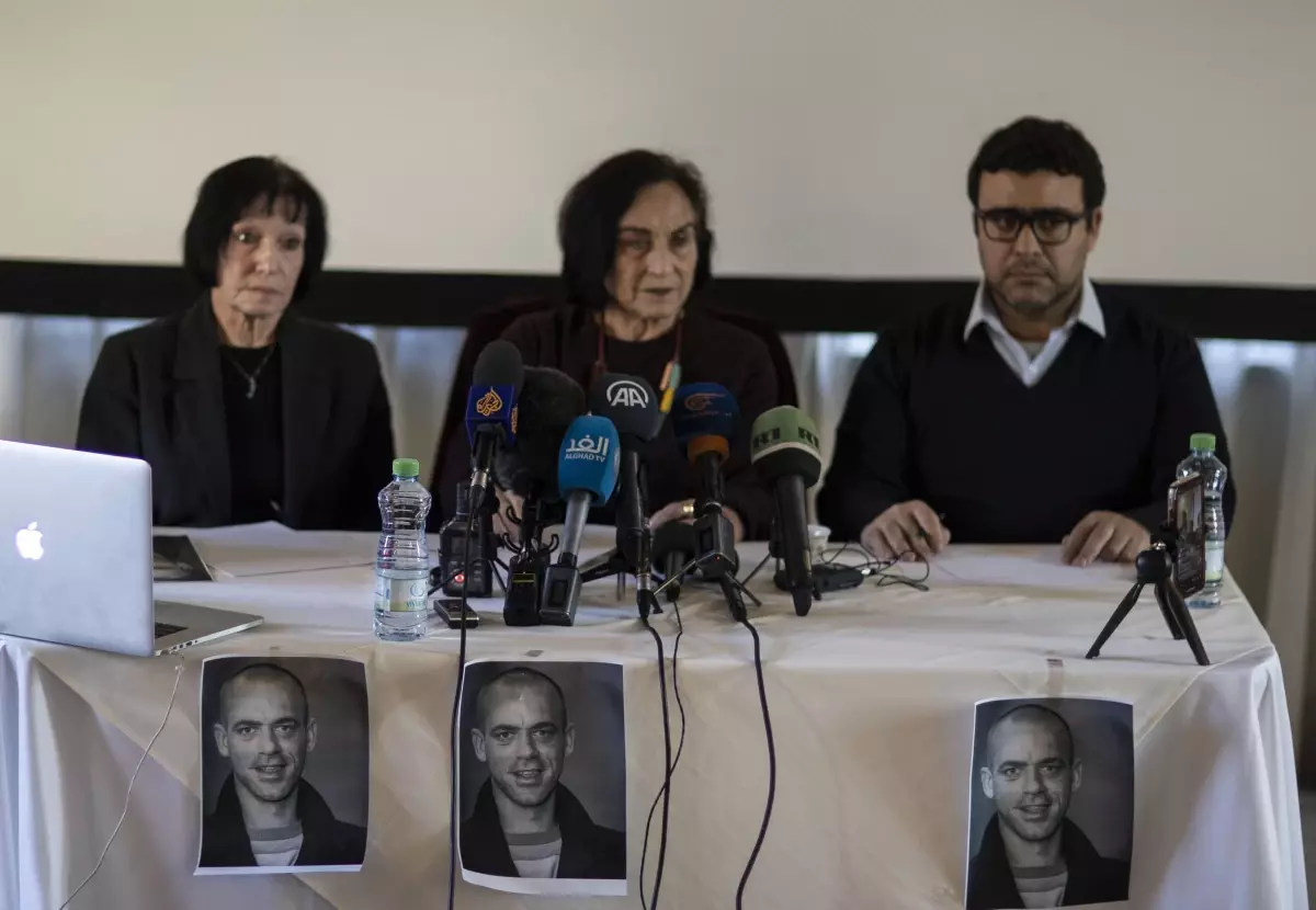 İsrail, Filistinli tutuklu aktivisti sınır dışı etme kararını salı gününe erteledi (2)