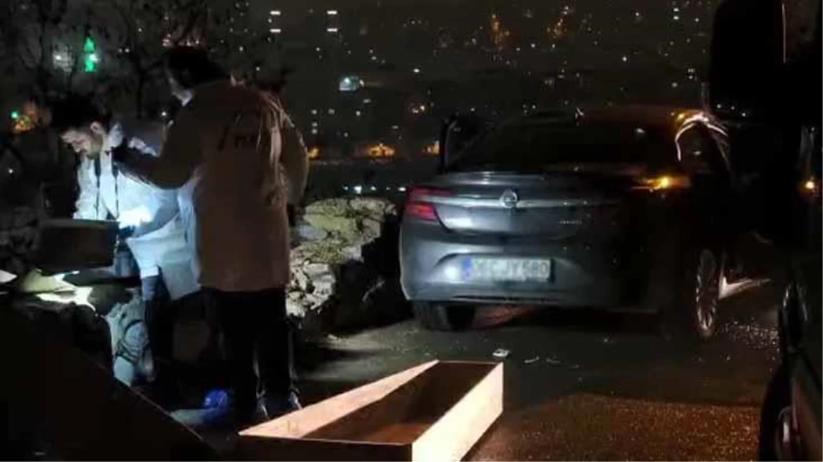 İstanbul\'un göbeğinde feci olay! Kız arkadaşından helallik isteyen genç arabanın içinde kendini vurdu