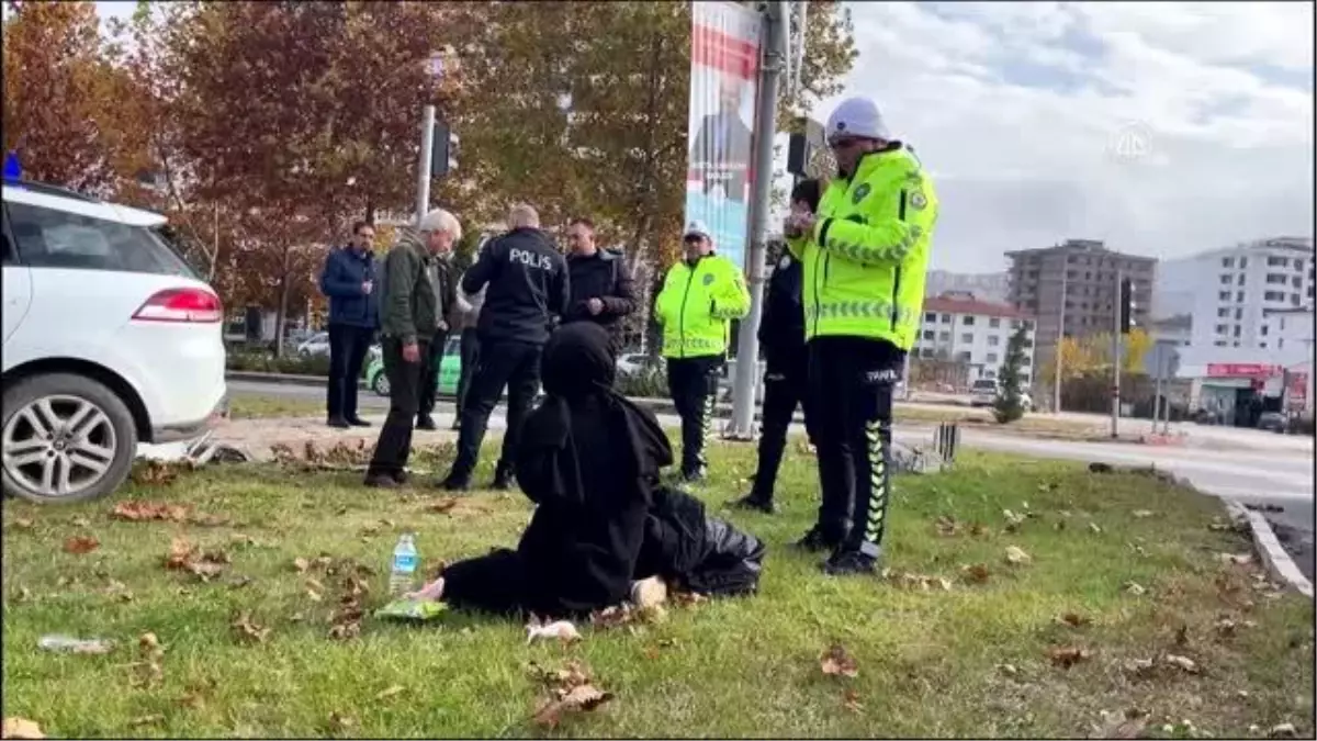 Kontrolden çıkan otomobilin kaldırıma çarpması sonucu 1 kişi yaralandı