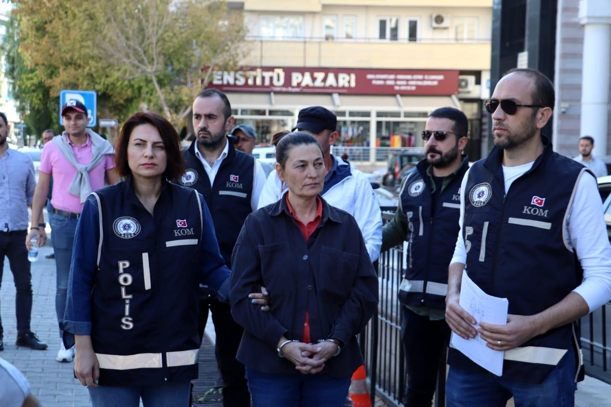 Kuşadası\'nda mıcır ihalesi davasında 2 tahliye