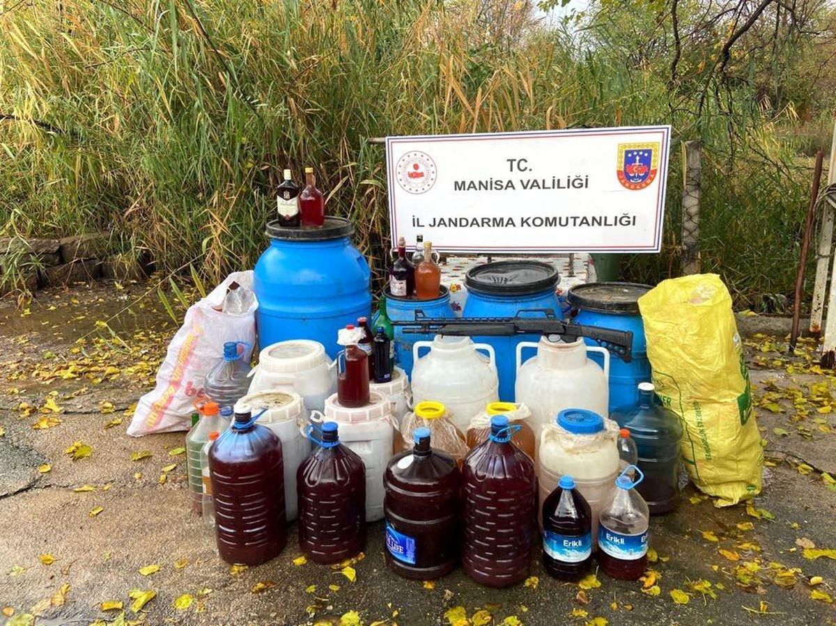 Manisa\'da bin litre sahte alkol ele geçirildi