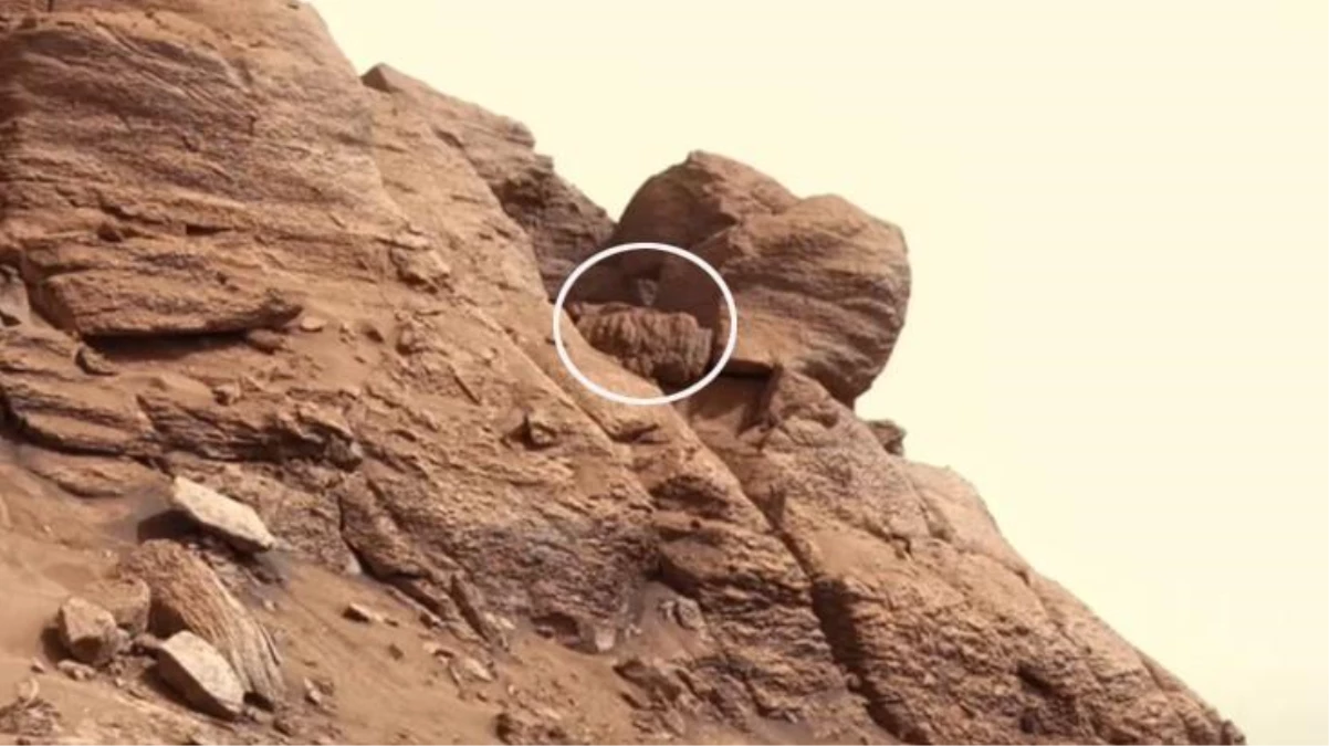 Mars\'ta şaşkınlık yaratan görüntü! Heykele benzeyen cisim merak uyandırdı
