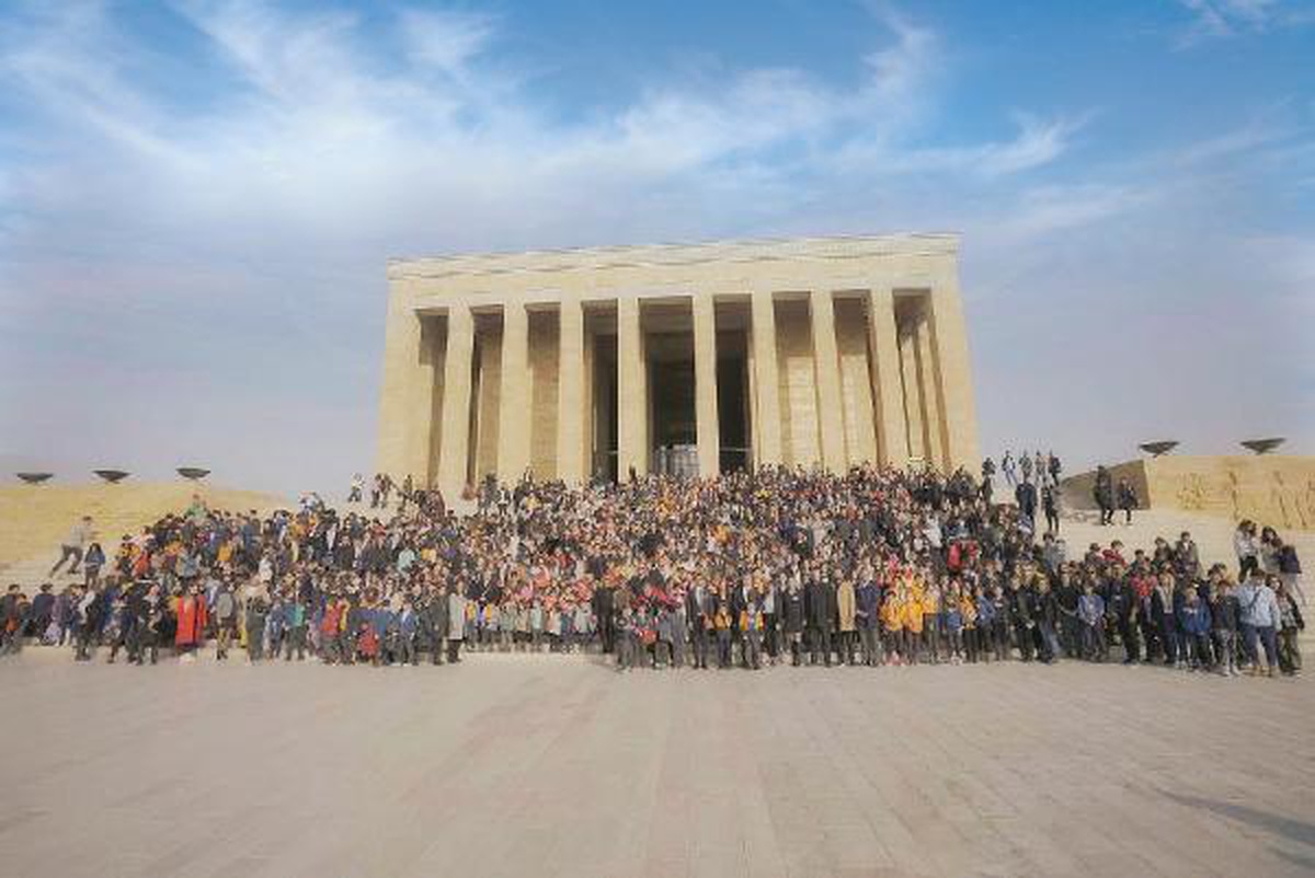 MBA Okulları öğrencileri Anıtkabir\'i ziyaret etti
