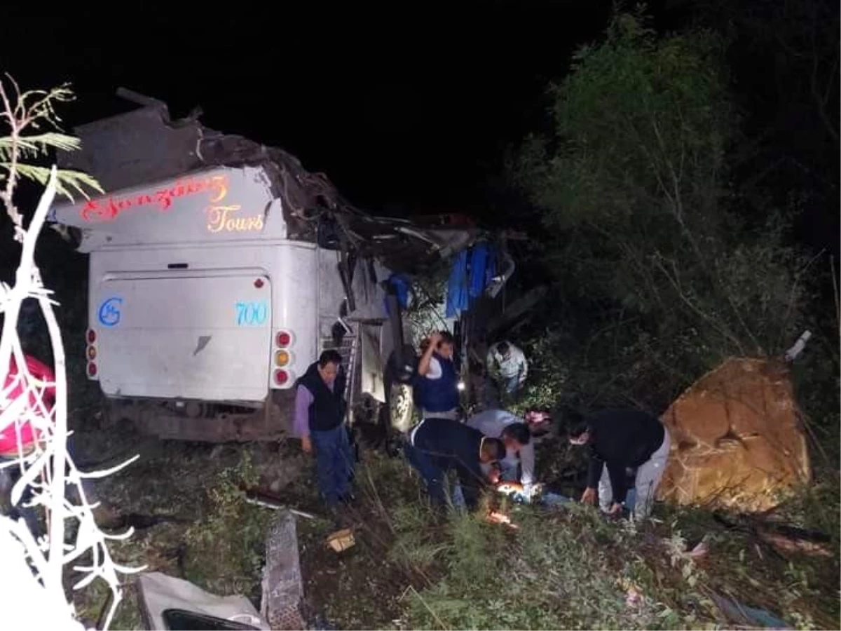 Meksika\'da otobüs uçuruma yuvarlandı: 3 ölü, 36 yaralı