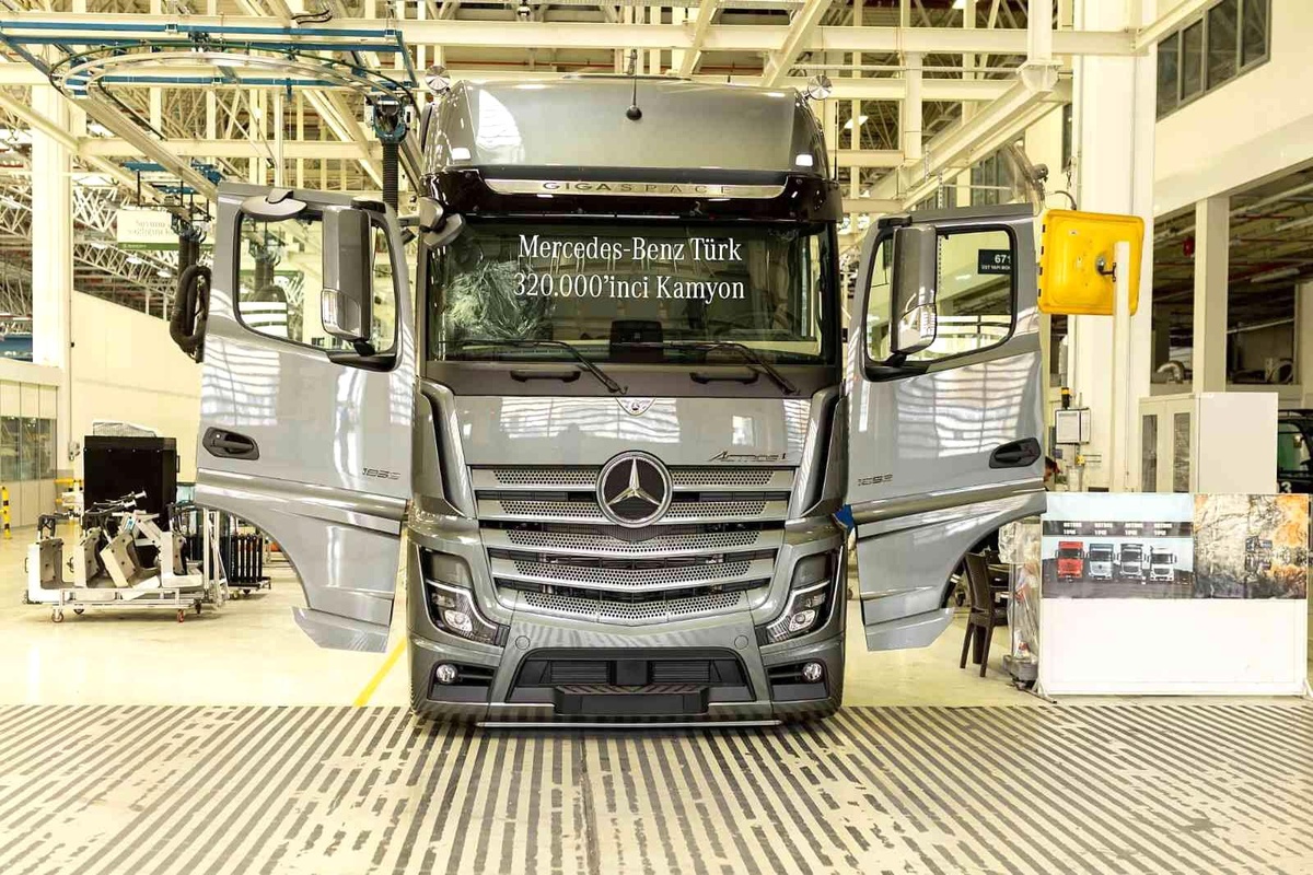 Mercedes-Benz Türk, 320 Bininci Kamyonunu Üretti