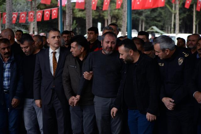 Mersin'de sınıf arkadaşını öldüren 12 yaşındaki öğrenci tutuklandı Mersin'de sınıf arkadaşını öldüren 12 yaşındaki öğrenci tutuklandı