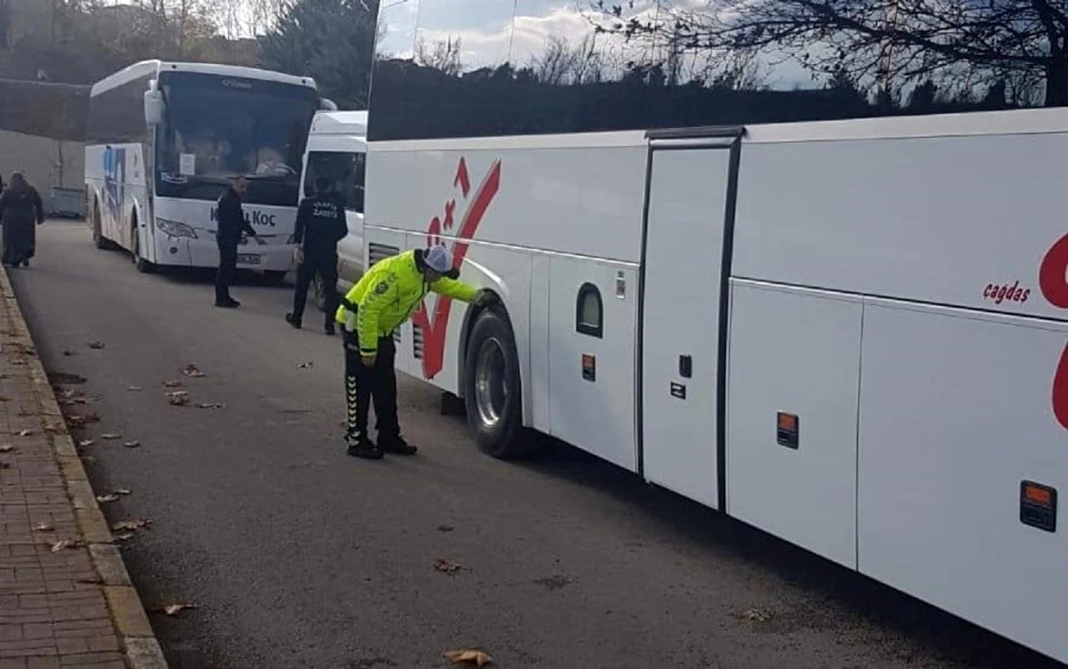 Otobüs terminalinde kış lastiği denetimi