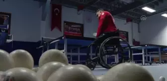 Paralimpik masa tenisçi, hayatın her alanında rol model oluyor (1)