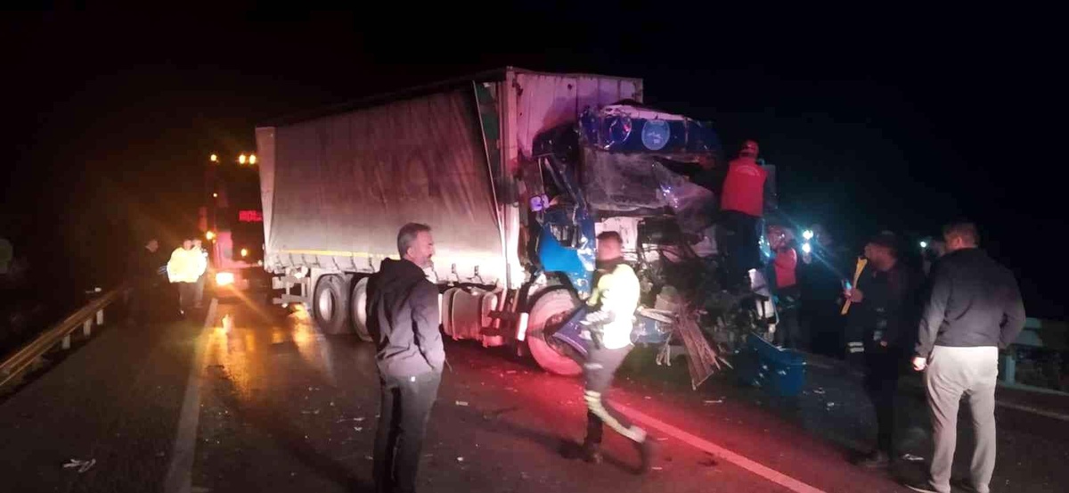 Susurluk\'ta trafik kazası, 1 kişi yaralı 1 kişi ölü