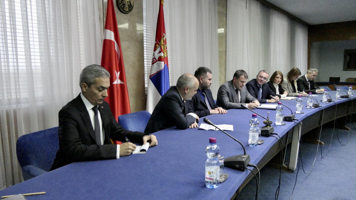 TBMM heyeti, Sırbistan Turizm ve Gençlik Bakanı Memic ile bir araya geldi