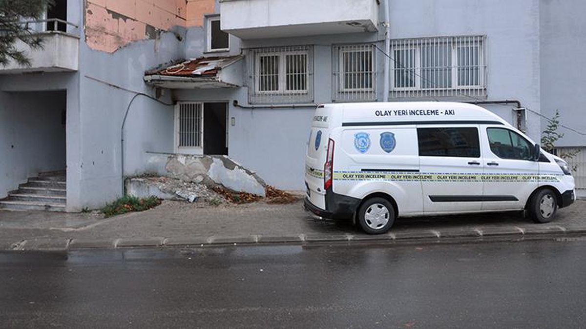 Tekirdağ\'da eski emniyet binasına giren hırsızlar yakayı ele verdi