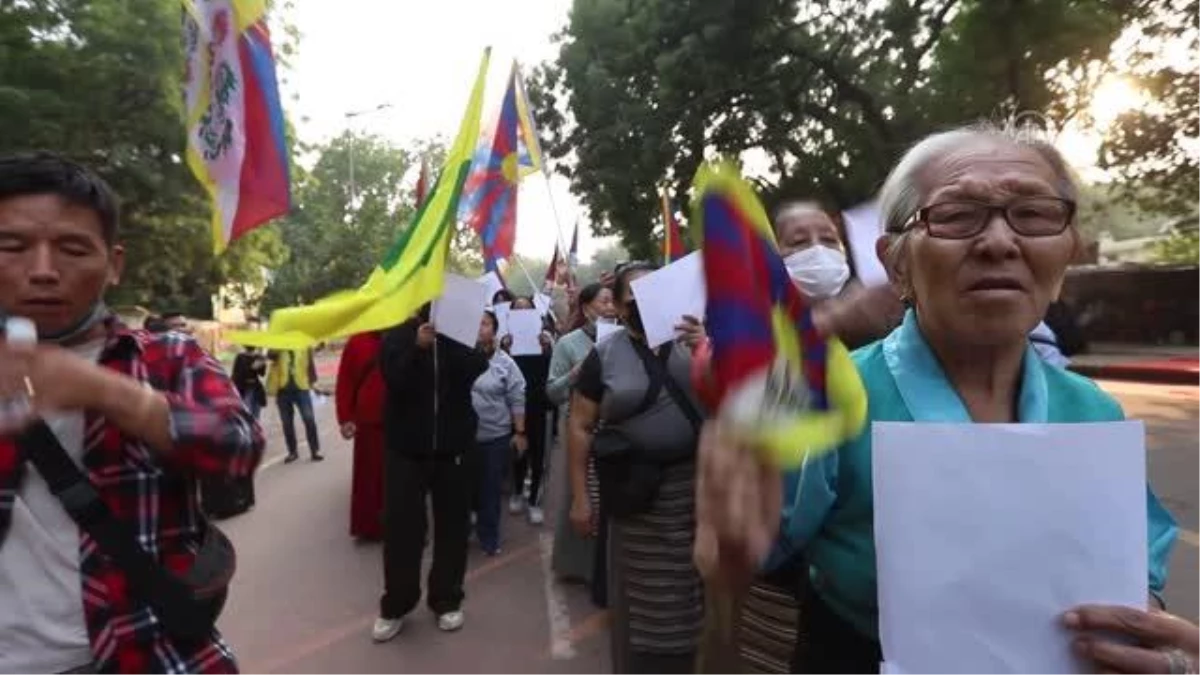 YENİ DELHİ - Hindistan\'da Tibet Gençlik Kongresi\'ne üye bir gruptan Çin\'deki protestocularla dayanışma gösterisi