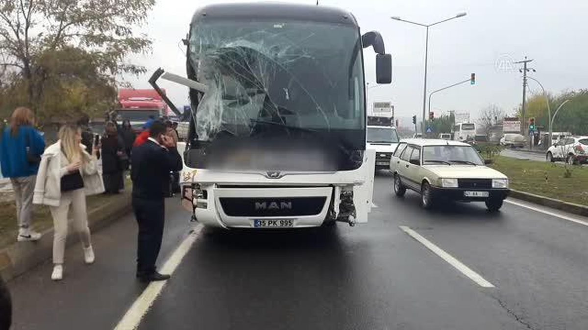 Zincirleme trafik kazasında 4 kişi yaralandı